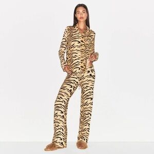 SKIMS LONG SLEEVE BUTTON UP SET